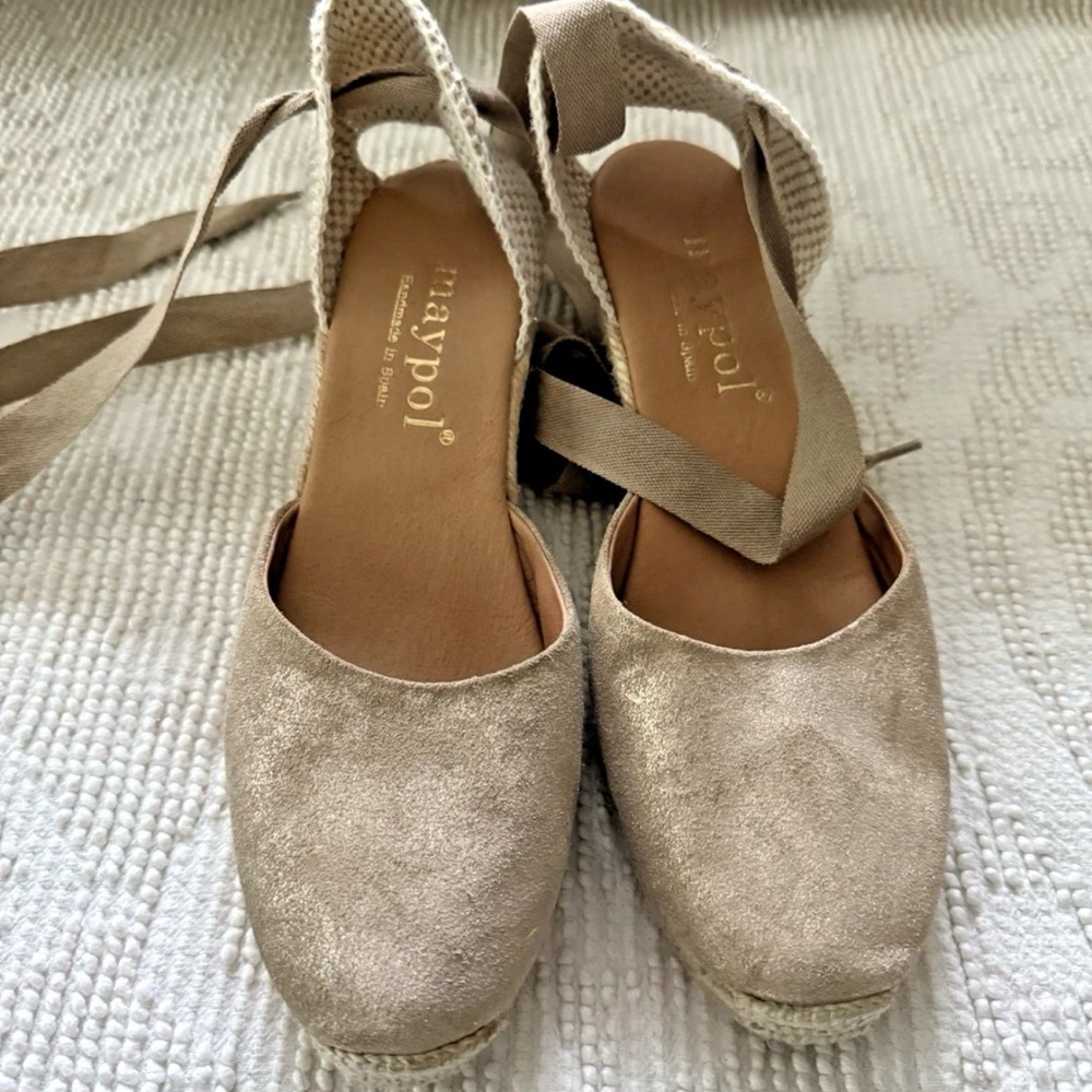 Beige Gold Espadrille Wedge Closed Toe Tie-Back Women’s Size 42 Maypol Spain 3”